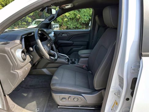 Used 2023 Chevrolet Colorado LT w/ LT Convenience Package II AWD/4WD image 11
