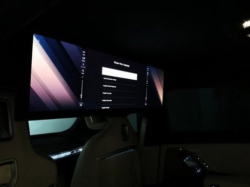 Used 2024 BMW 760i xDrive w/ Executive Package image 91