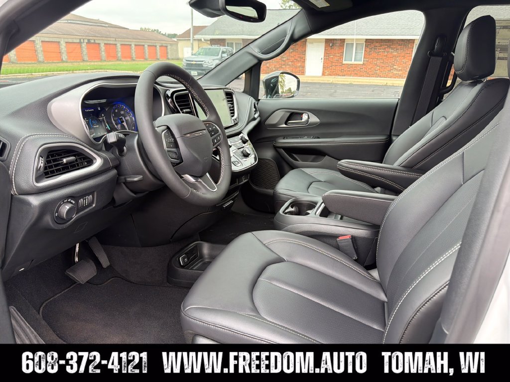 New 2027 Chrysler Pacifica Select AWD/4WD image 23