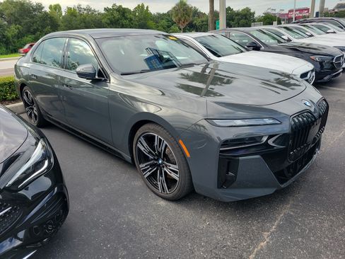 Used 2025 BMW 760i xDrive w/ Executive Package AWD/4WD image 2
