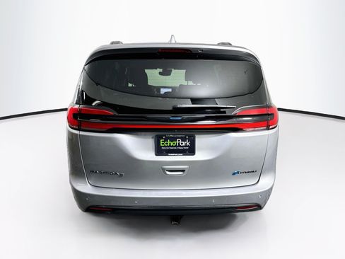 Used 2021 Chrysler Pacifica Touring-L w/ S Appearance Package FWD image 7