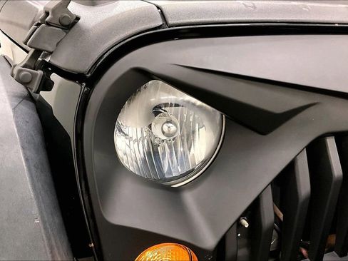 Used 2018 Jeep Wrangler Unlimited Sport S image 31