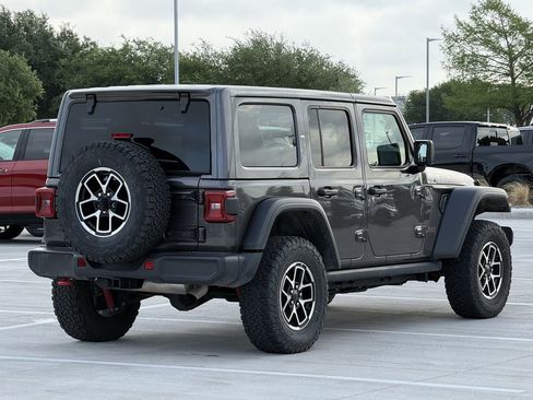 Used 2025 Jeep Wrangler Unlimited Rubicon image 4