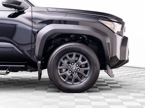 Used 2025 Toyota 4Runner SR5 AWD/4WD image 32
