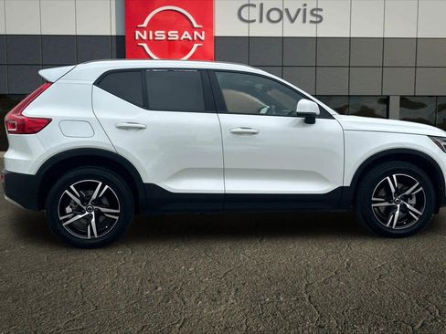 Used 2023 Volvo XC40 B4 Core w/ Convenience Package image 9