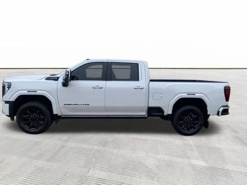 Used 2025 GMC Sierra 2500 Denali Ultimate w/ Max Trailering Package image 3