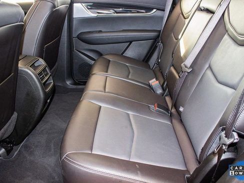 Used 2025 Cadillac XT5 Premium Luxury image 17