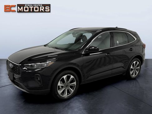 Used 2025 Ford Escape Platinum AWD/4WD image 1