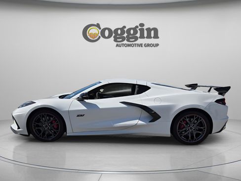 Used 2023 Chevrolet Corvette Stingray Premium Cpe w/ Z51 Performance Package RWD image 2