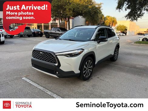 Used 2025 Toyota Corolla Cross XLE FWD image 1