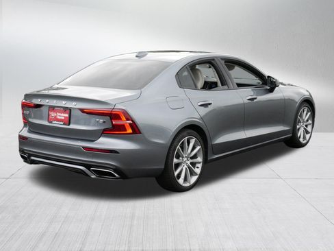Used 2021 Volvo S60 T5 Momentum w/ Premium Package AWD/4WD image 7