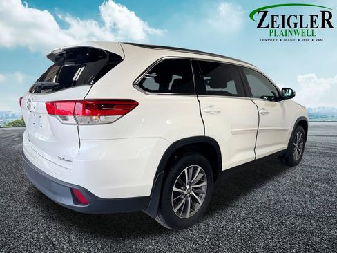 Used 2019 Toyota Highlander XLE AWD/4WD image 6