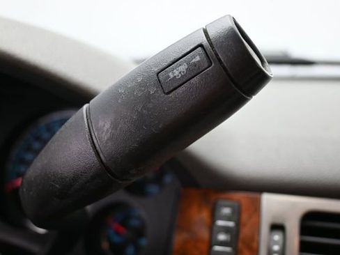 Used 2008 Chevrolet Suburban LTZ w/ LTZ Preferred Equipment Group AWD/4WD image 25