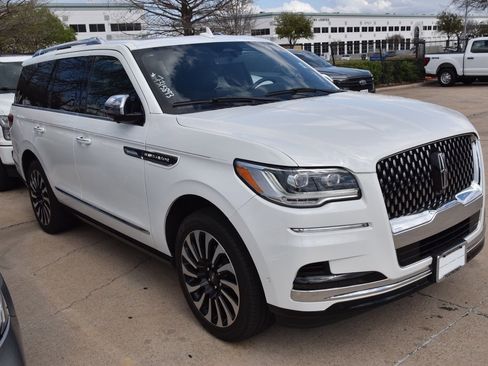 Used 2024 Lincoln Navigator Black Label image 4