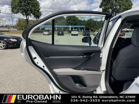 Used 2022 Toyota Camry SE image 11
