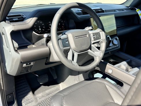 Used 2026 Land Rover Defender 110 S AWD/4WD image 4
