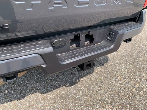 Used 2025 Toyota Tacoma TRD Sport AWD/4WD image 8