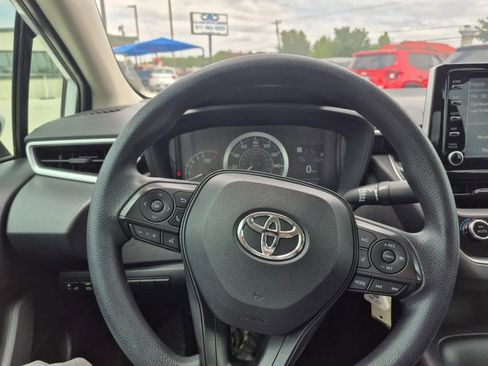 Used 2020 Toyota Corolla LE FWD image 25