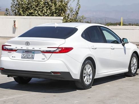 Used 2025 Toyota Camry LE w/ Convenience Package FWD image 5