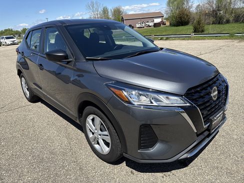 Used 2024 Nissan Kicks S FWD image 1