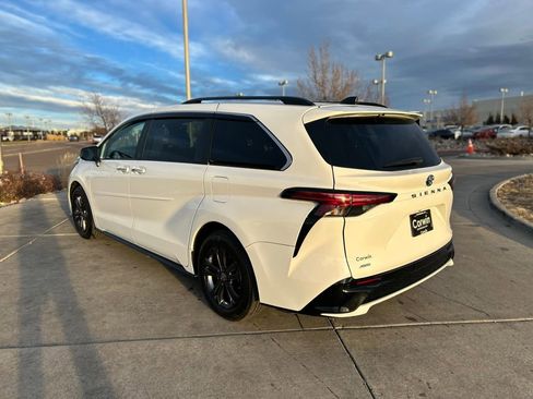Used 2024 Toyota Sienna XSE image 5