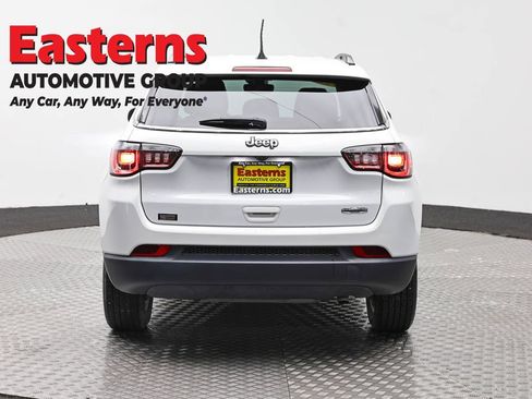 Used 2022 Jeep Compass Latitude w/ Convenience Group FWD image 6