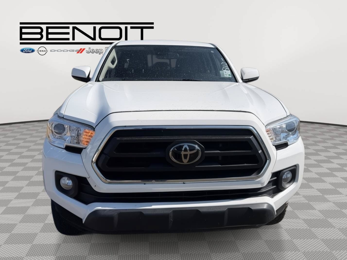 Used 2023 Toyota Tacoma SR5 RWD image 2