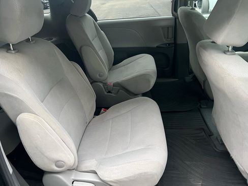 Used 2020 Toyota Sienna L FWD image 14