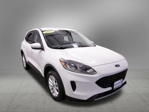 Used 2021 Ford Escape SE image 9