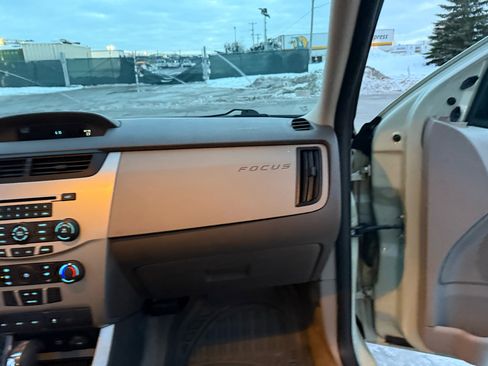 Used 2011 Ford Focus SE image 17