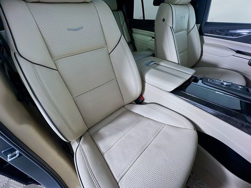 Used 2023 Cadillac Escalade Premium Luxury AWD/4WD image 30