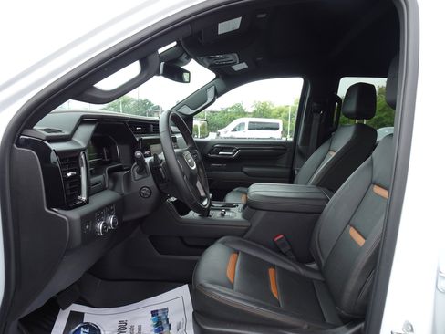 Used 2024 GMC Sierra 1500 AT4 image 10