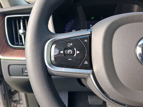 Used 2024 Volvo XC60 B5 Plus AWD/4WD image 19