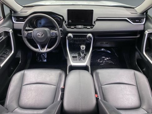 Used 2023 Toyota RAV4 XLE Premium FWD image 10