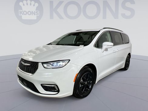 Used 2022 Chrysler Pacifica Touring-L image 1