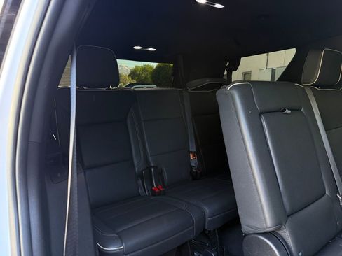 Used 2023 GMC Yukon SLT AWD/4WD image 31