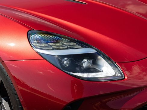 Used 2025 Aston Martin V8 Vantage Coupe RWD image 15