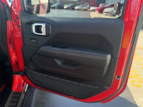 Used 2021 Jeep Gladiator Rubicon AWD/4WD image 40