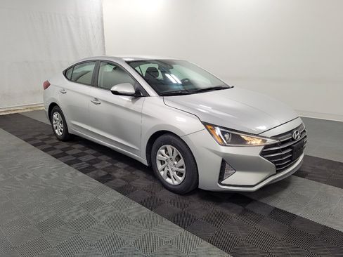 Used 2020 Hyundai Elantra SE w/ Cargo Package (C1) FWD image 11