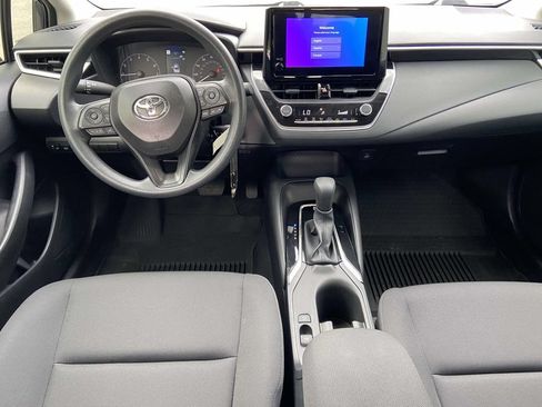 Used 2025 Toyota Corolla LE FWD image 9