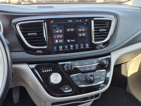 Used 2020 Chrysler Pacifica Limited FWD image 15