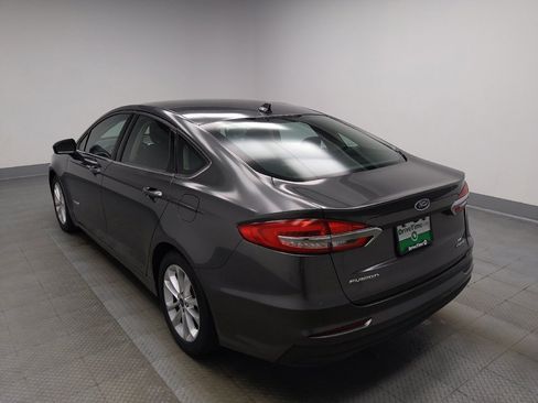 Used 2019 Ford Fusion SE FWD image 5