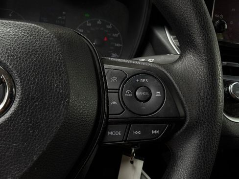 Used 2025 Toyota Corolla LE FWD image 30