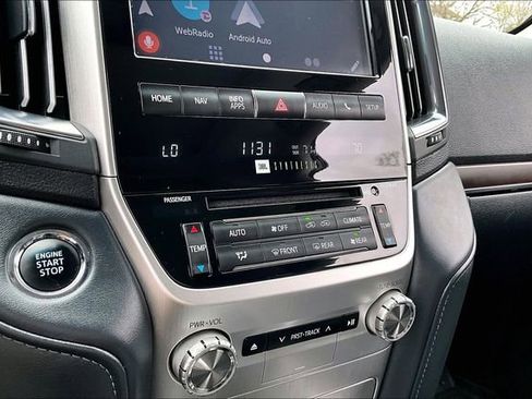 Used 2019 Toyota Land Cruiser image 22