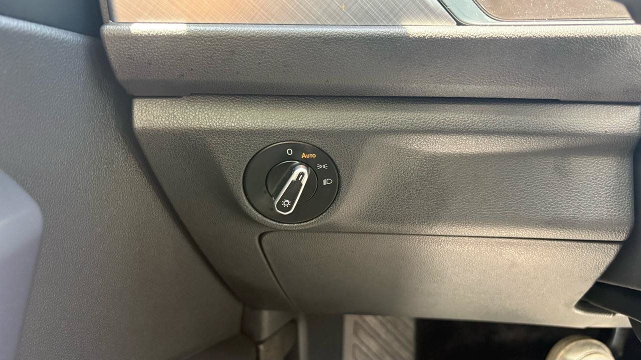Used 2024 Volkswagen Jetta SE FWD image 18