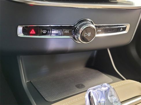 New 2026 Volvo XC90 B6 Plus w/ Protection Package Premier image 19
