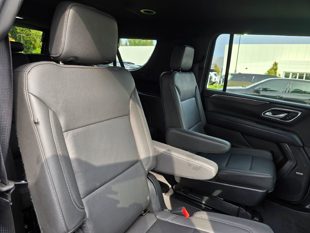 Used 2022 Chevrolet Suburban LT w/ Luxury Package AWD/4WD image 14