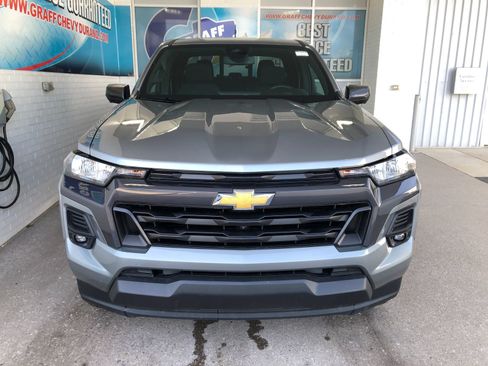 Used 2024 Chevrolet Colorado LT w/ LT Convenience Package II AWD/4WD image 2