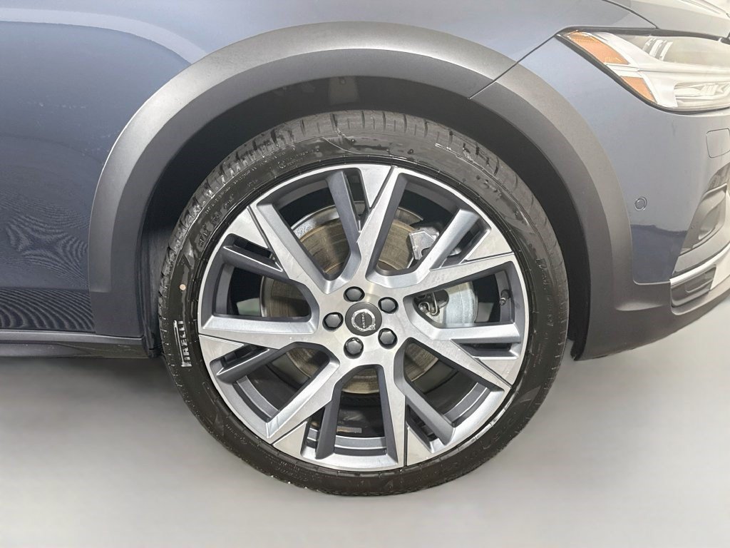 Used 2025 Volvo V90 B6 Cross Country Ultra w/ Protection Package Premier AWD/4WD image 31