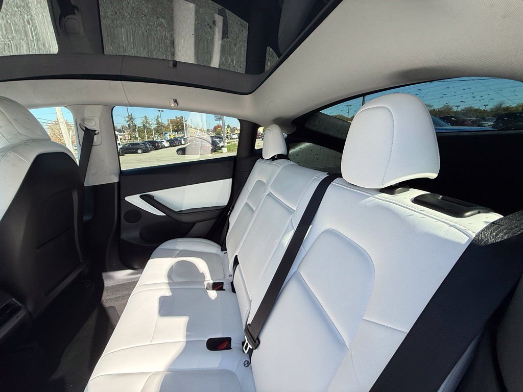 Used 2022 Tesla Model Y Long Range AWD/4WD image 22